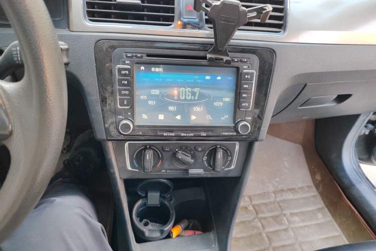 Used Volkswagen Santana 2015 1.6L Manual Comfort Edition Audio And AC Panel