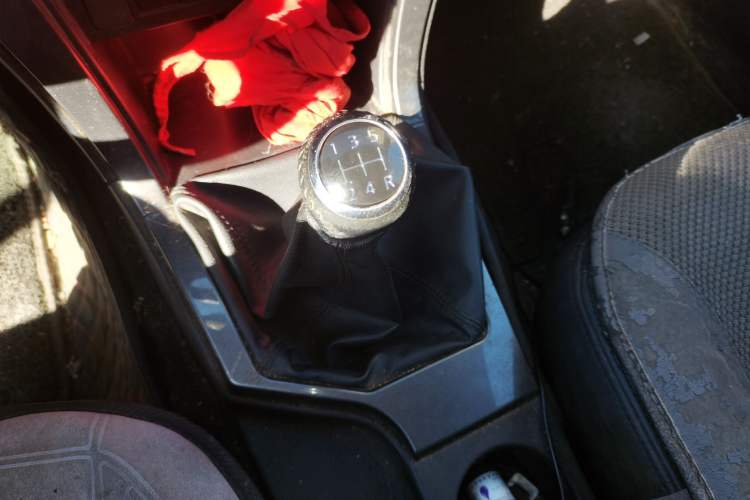 Used Great Wall Wingle 5 2017 2.4L European-spec Gasoline 2WD Elite Model with Big Double Cab – 4G69S4N
