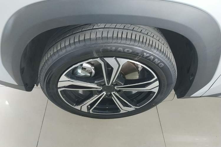 Used Geely Galaxy L7 2025 EM-i 115km Exploration+ Edition Left Front Wheel Hub