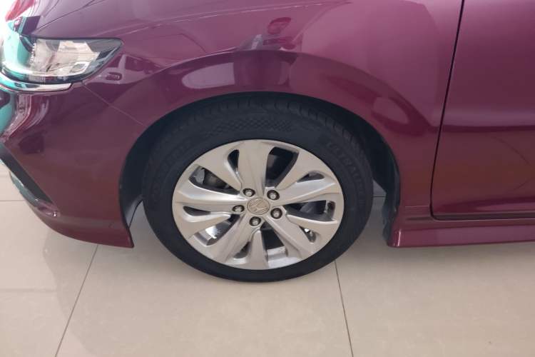 Used Honda Jade 2017 1.8L automatic Comfort version 5 seats Left Front Wheel Hub