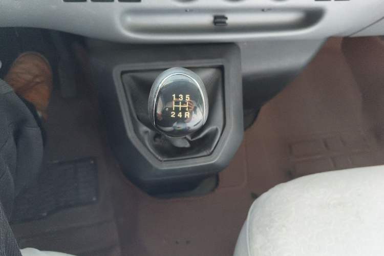 Used JMC Transit 2019 2.8T Commercial Version Short Wheelbase Mid-Roof 3-Seater China VI Standard JX493