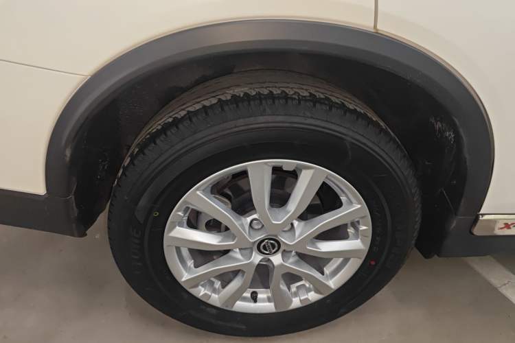 Used Nissan X-Trail 2023 Classic 2.0L Two-Wheel Drive Smart Connect Premium Edition
