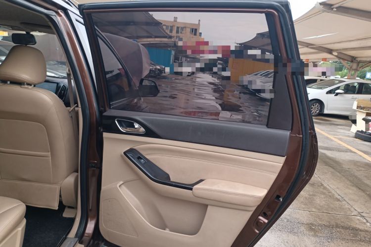 Used Baojun 730 2014 1.5L manual Comfort version 7 seats
