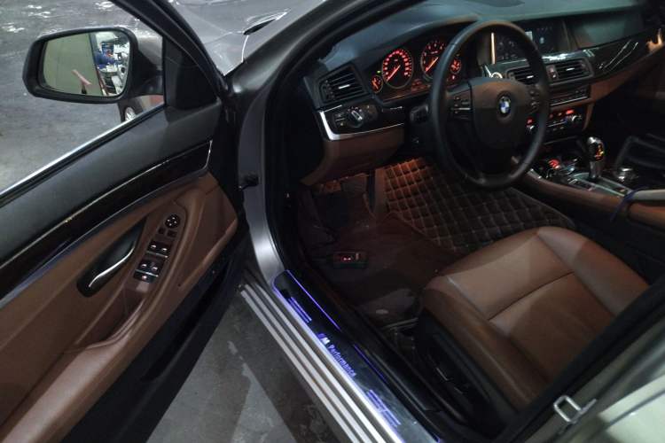 Used BMW 5 Series 2014 525Li Leading Model
