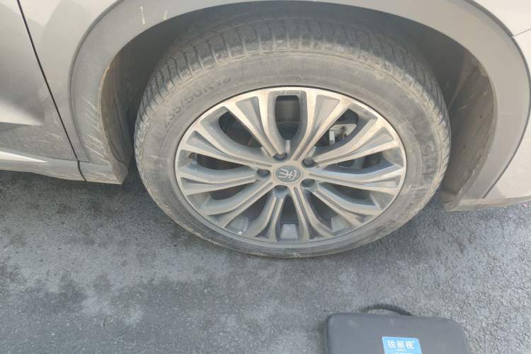 Used BYD Song Pro New Energy 2022 DM-i 110km Flagship Pro Model Right Front Wheel Hub