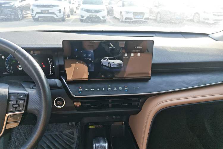 Used Toyota Camry 2024 Dual-Motor 2.0 HGVP Luxury Edition
