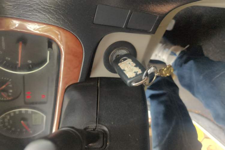 Used Jinbei Grace 2016 2.0L Standard Delivery Version