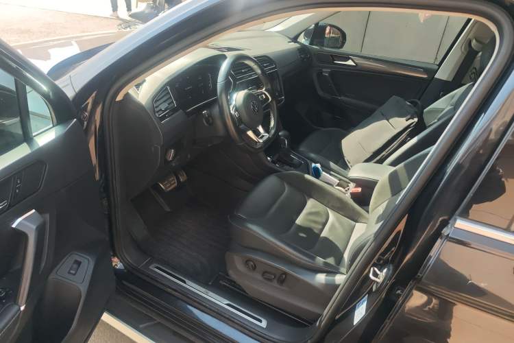 Used Volkswagen Tiguan L 2021 330TSI Automatic Two-Wheel Drive R-Line Enhanced Edition
