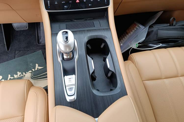 Used VOYAH Dream 2024 PHEV Extended-Range Premium Edition