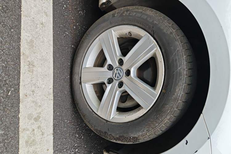 Used Volkswagen Golf 2014 1.4TSI Automatic Comfort Model Right Front Wheel Hub