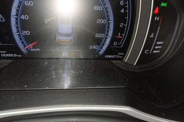 Used Geely Auto Emgrand X7 Sport 2016 1.8TD Automatic Smart Model Odometer Close Up