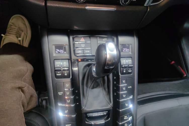 Used Porsche Macan 2014 Macan 2.0T Audio And AC Panel