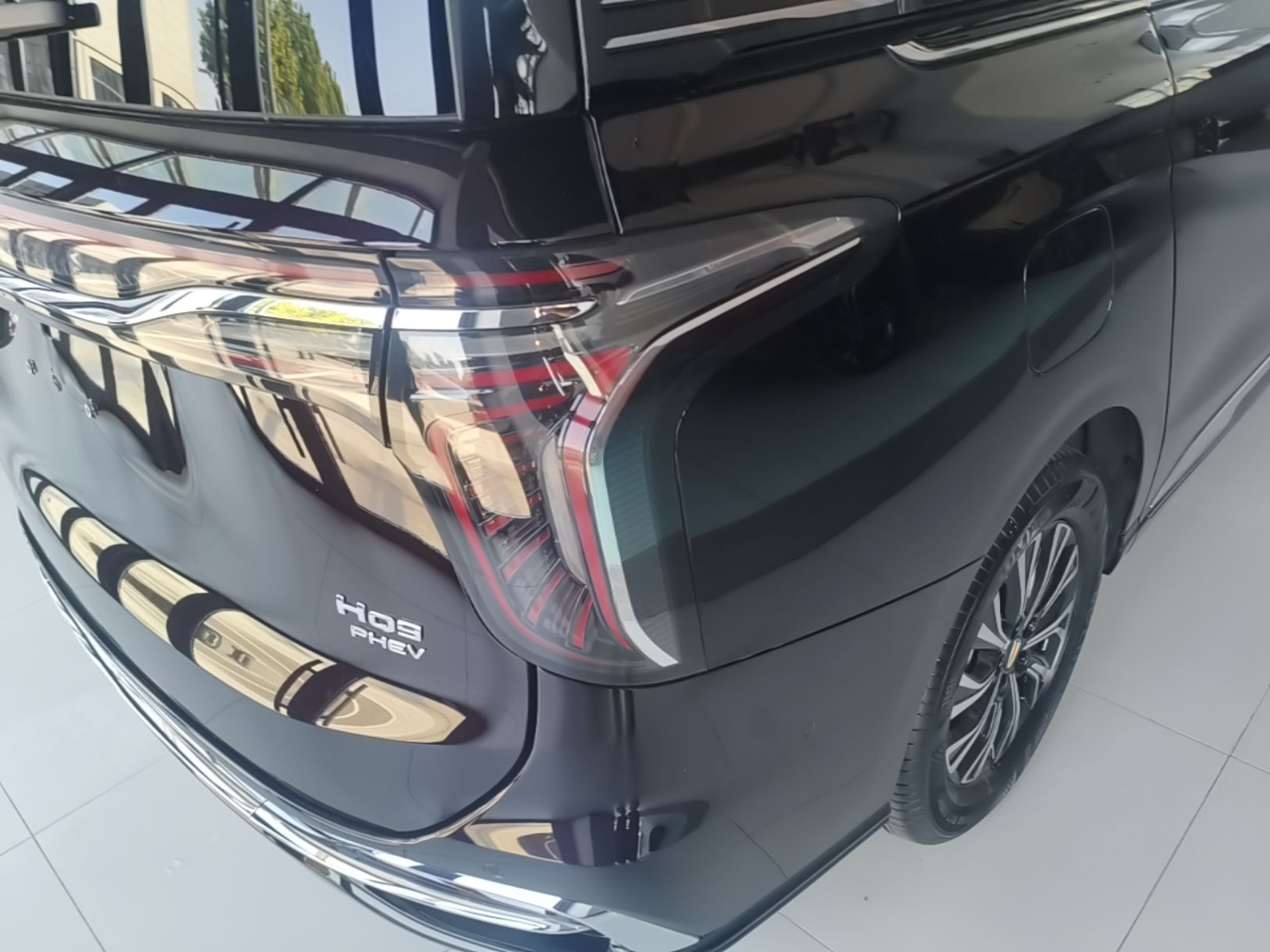 Hongqi HQ9 PHEV 2024 2.0T Four-Wheel Drive Luxury Edition — снимка 9