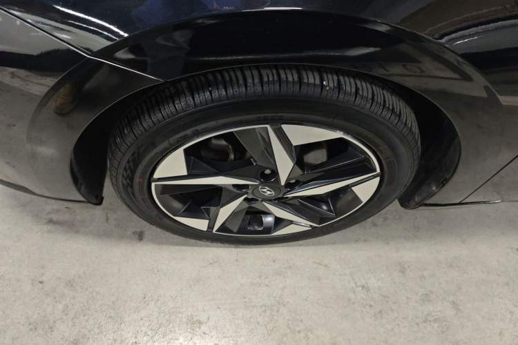 Used Hyundai Elantra 2022 1.5L CVT LUX Prestige Edition Left Front Wheel Hub