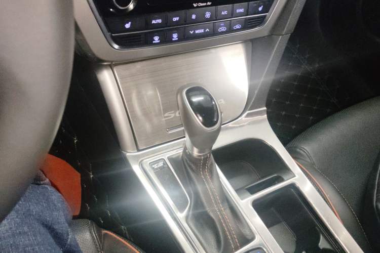 Used Hyundai Sonata 2015 1.6T DLX Prestige Model Gear Lever