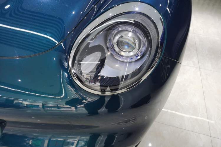 Used ORA Good Cat 2022 Morandi Edition 400km Standard Range Luxury Version Lithium-Ion Battery Left Front Headlight