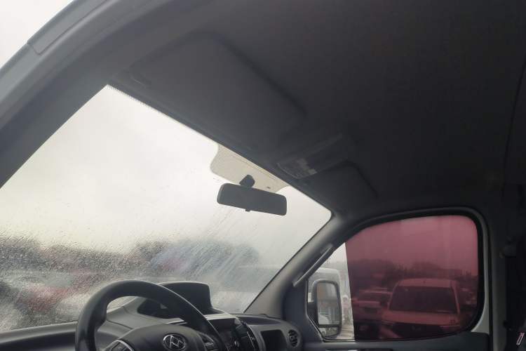 Used SAIC MAXUS Xintu V80 2018 2.5T 6-speed manual Aoyuntong short-wheelbase ultra-low roof 5- or 6-seat model Headliner