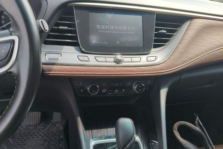 Used Buick GL6 2018 18T 6-Seater Luxury Model Audio And AC Panel