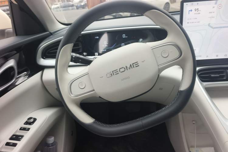 Used Geely Galaxy Geome 2025 410 km Free Version
