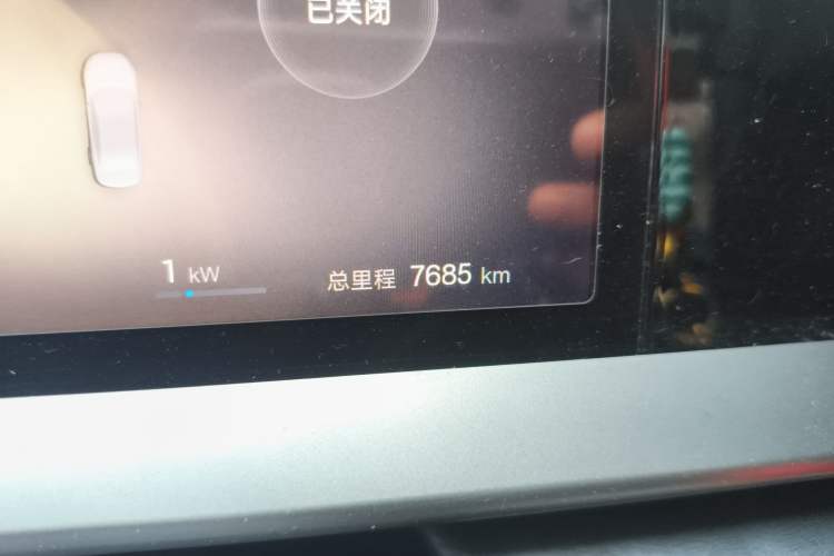 Used Denza D9 2025 DM-i Smart Drive 1020 Four-Wheel Drive Deluxe Model
