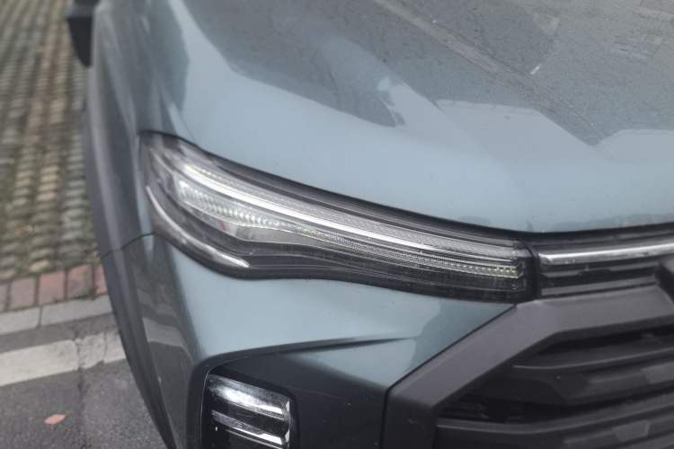 Used SAIC MAXUS T90 RV 2022 2.0T Explorer T90 All-Terrain Green Right Front Headlight