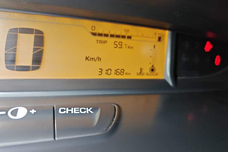 Used Citroen C-Quatre 2013 1.6L Manual Prestige CNG Model Odometer Close Up