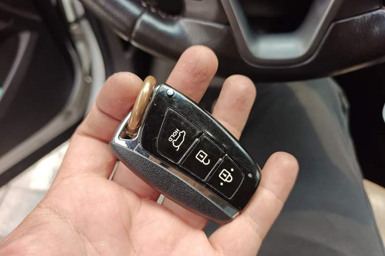 Used Hyundai Santa Fe 2013 2.4L Automatic Two-Wheel Drive Smart Version
