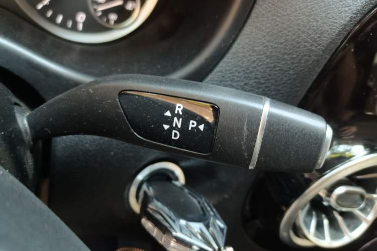 Used Mercedes-Benz Vito 2021 2.0T Elite Version 7 Seats Gear Lever