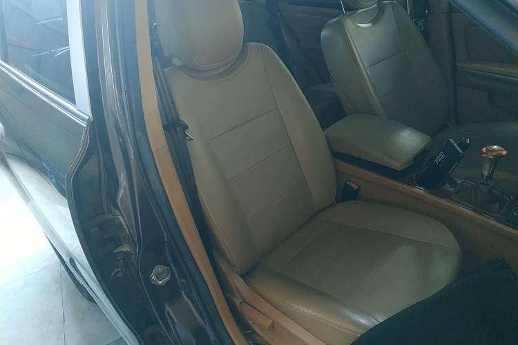 Used Huatai Boliger 2012 1.8T Manual Two-Wheel Drive Smart Edition Right Front Seat