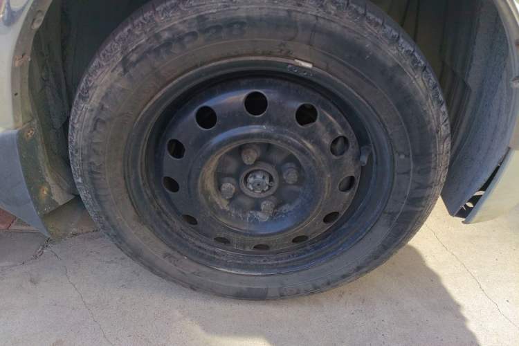 Used BYD F0 2010 Shangkui Patriotic Edition 1.0L XuanKu Model Right Front Wheel Hub