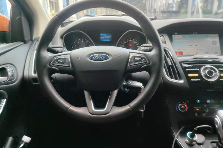 Used Ford Focus 2015 Hatchback EcoBoost 125 Automatic Supreme Style Edition