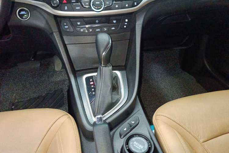 Used Buick Excelle GX 2018 18T Automatic Flagship Model Gear Lever