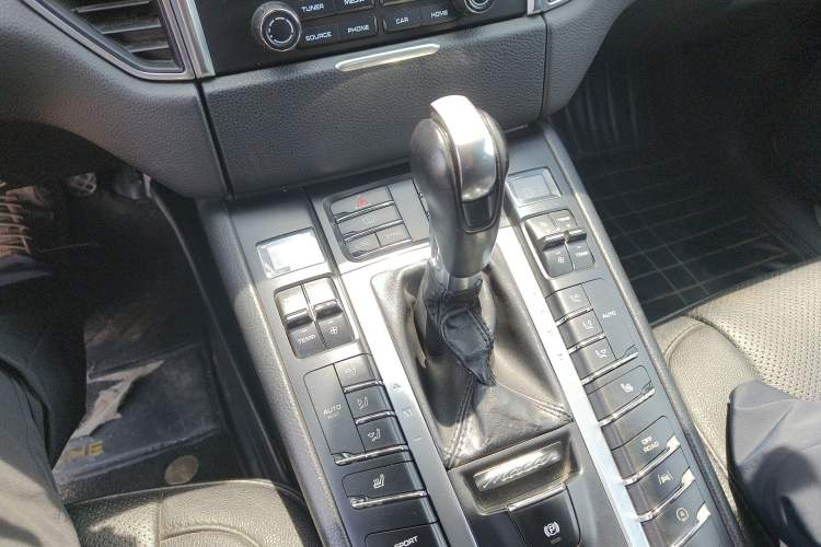 Used Porsche Macan 2017 Macan 2.0T Gear Lever