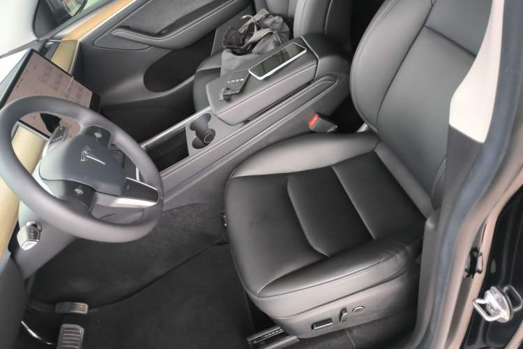 Used Tesla Model Y 2023 Long-Range All-Wheel-Drive Version