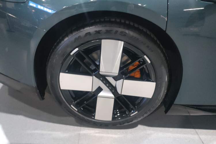 Used XPeng P7 2025 Model—702 Long Range Ultra Right Rear Wheel Hub