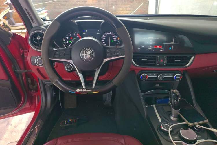 Used Alfa Romeo Giulia 2017 2.0T 200HP Luxury Edition