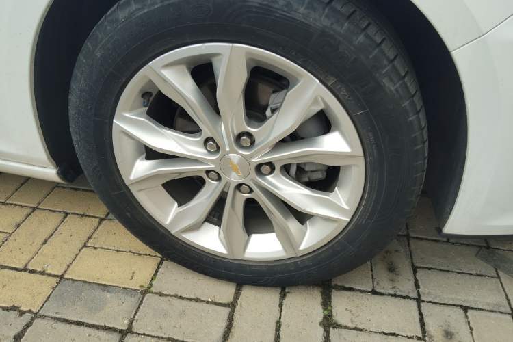 Used Chevrolet Malibu XL 2022 535T Automatic Sport Edition Right Front Wheel Hub