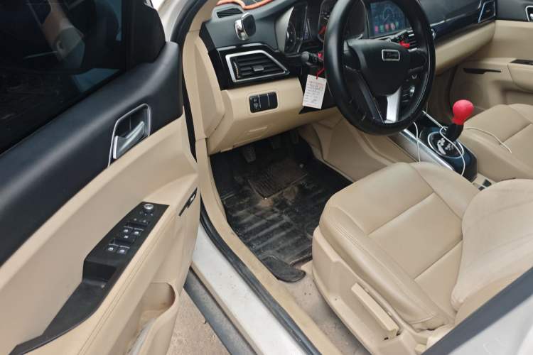 Used Zotye Domy X5 2017 Value Edition 1.6L Manual Comfort Model Driver Seat