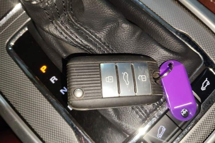 Used Roewe RX5 2016 30T Four-Wheel Drive Automatic Internet Smart Luxury Edition Vehicle Key