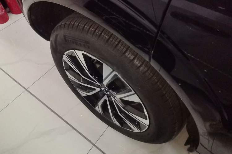 Used Volvo XC60 2023 B5 4x4 Smart Luxury Edition Right Rear Wheel Hub