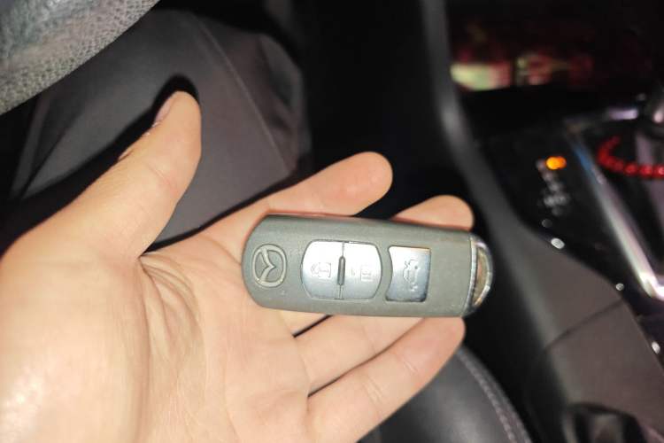 Used Mazda 3 Axela 2016 Sedan 1.5L Automatic Luxury Model