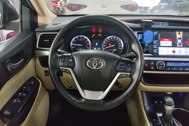 Used Toyota Highlander 2015 2.0T Four-Wheel Drive Luxury Edition 7-Seater Steering Wheel