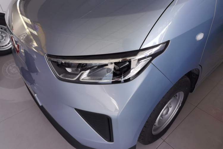 Used Wuling Yangguang 2024 300KM Comfort Version Passenger Van 75kW