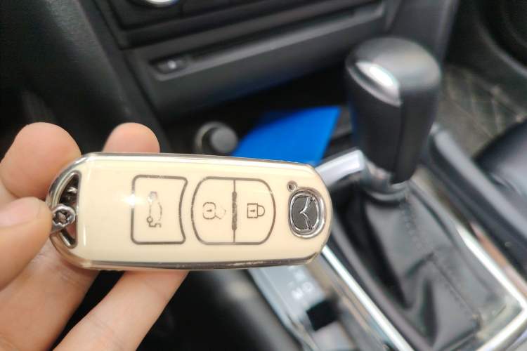 Used Mazda 3 Axela 2017 Sedan 1.5L Automatic Luxury Model Emission Standard China V
