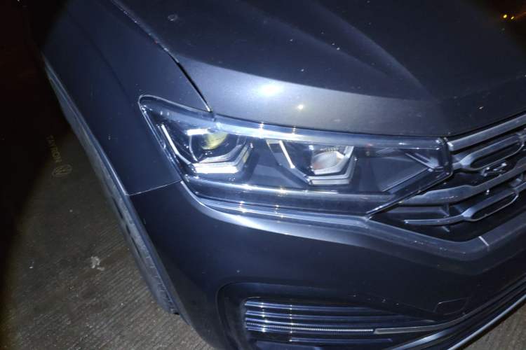 Used Volkswagen Tayron 2021 380TSI All-Wheel Drive R-Line Connected Version Right Front Headlight