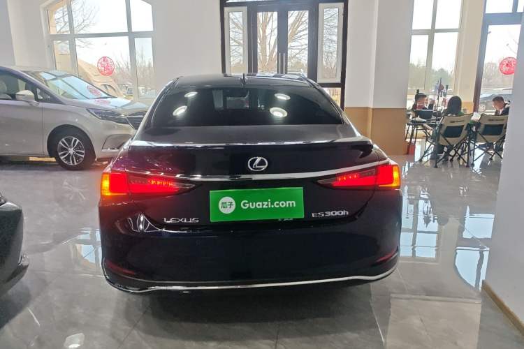 Used Lexus ES 2021 300h Deluxe Edition