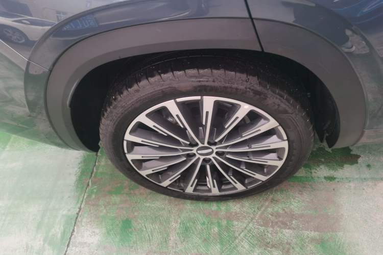 Used Geely Auto Monjaro L 2025 Dongfang Yao 2.0TD Automatic Lanxing Edition Right Rear Wheel Hub