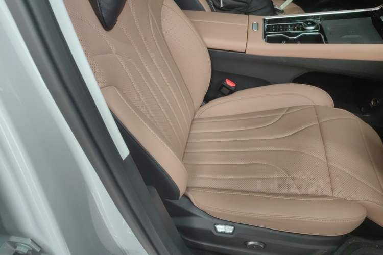 Used Chery Fengyun T9 2024 210 Ultra-Long Range Luxury Version 5 Seats Manganese Iron Phosphate Lithium Right Front Seat