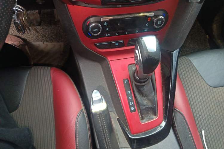 Used Ford Focus 2012 Hatchback 2.0L Automatic Luxury Sport Model
