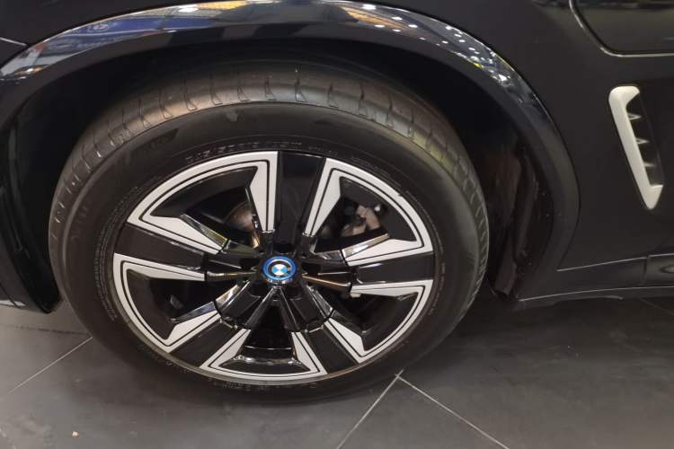 Used BMW iX3 2022 Leading Model Left Front Wheel Hub